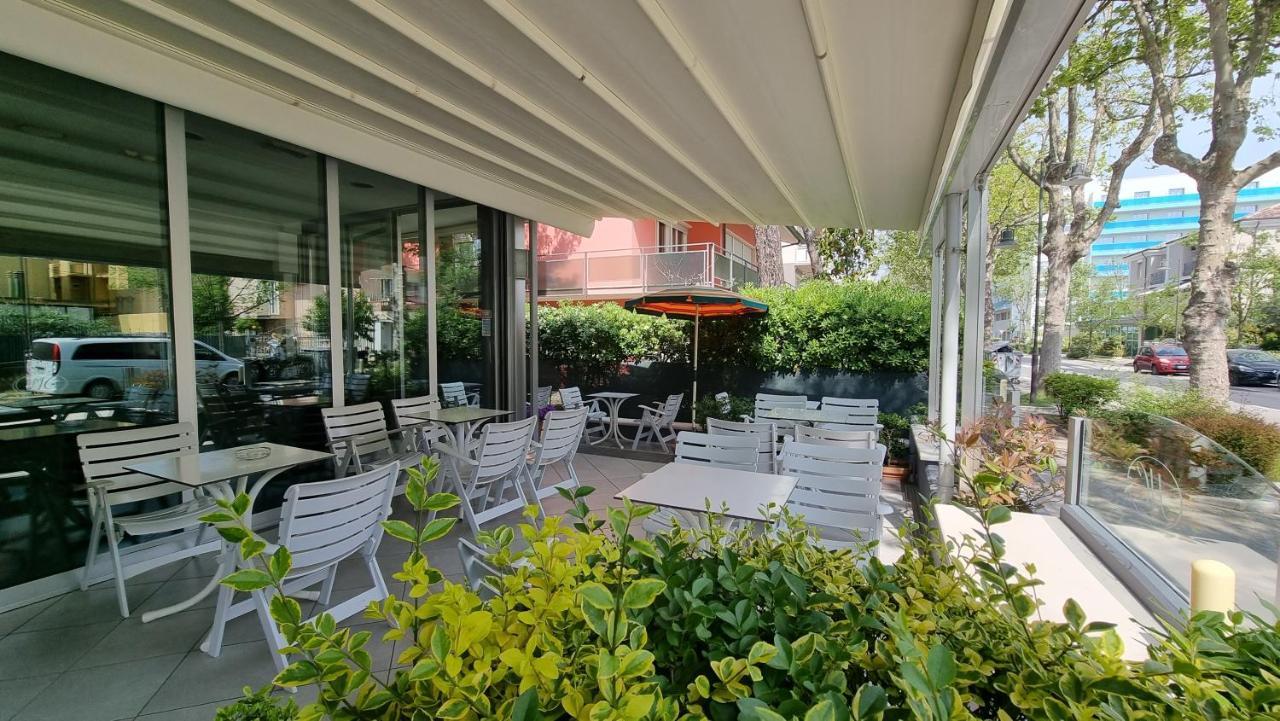 Hotel Costanza 체제나티코 외부 사진