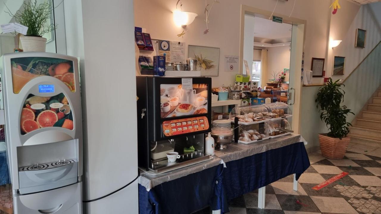 Hotel Costanza 체제나티코 외부 사진
