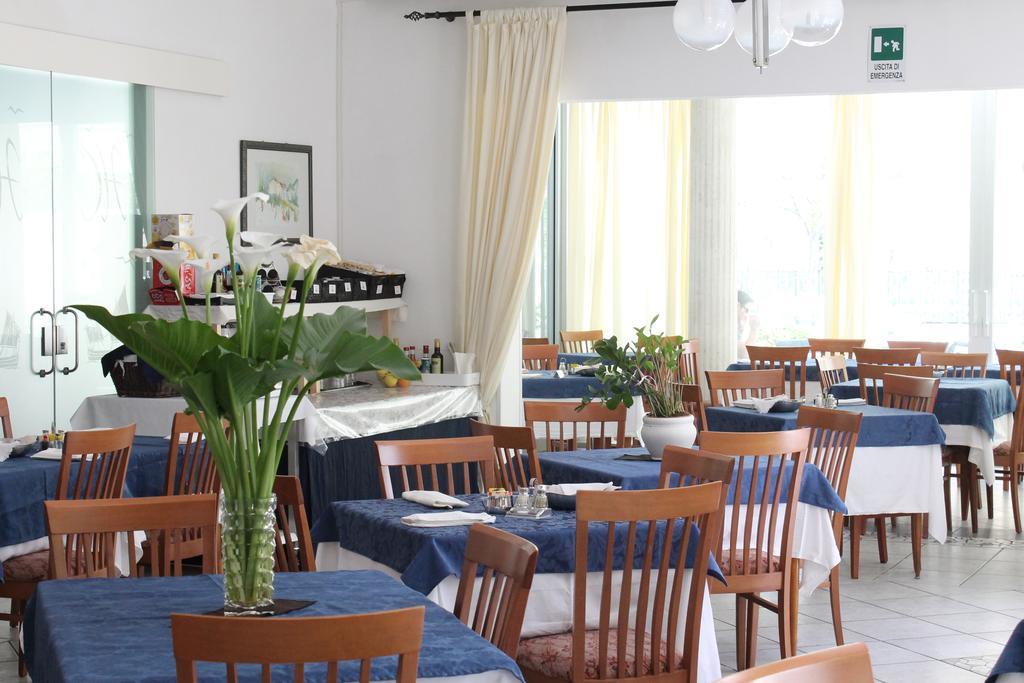 Hotel Costanza 체제나티코 외부 사진
